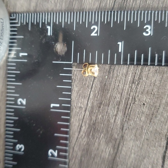 Elegant Crystal Earrings E1021 - Picture 3 of 3